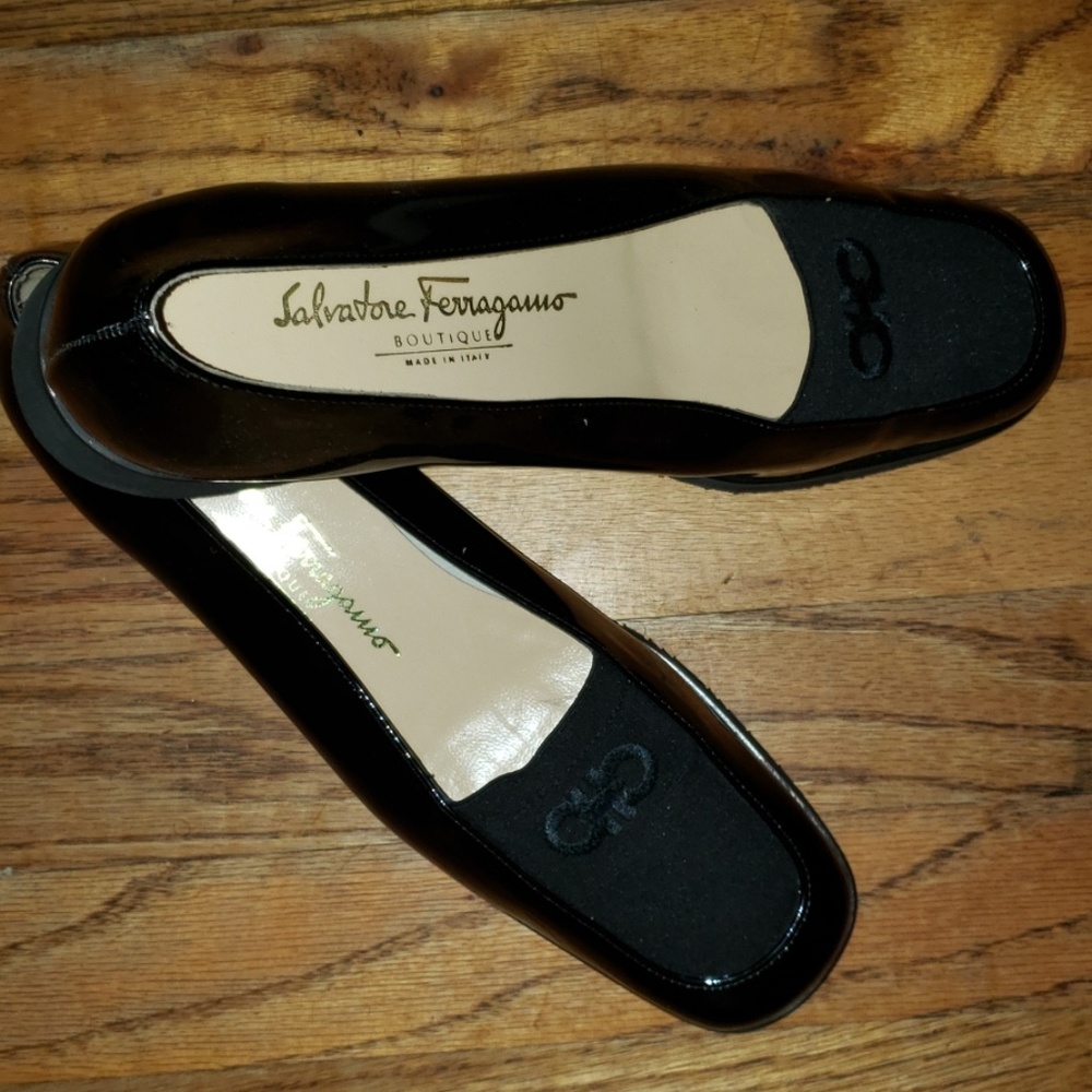 Salvatore Ferragamo ladies flats.